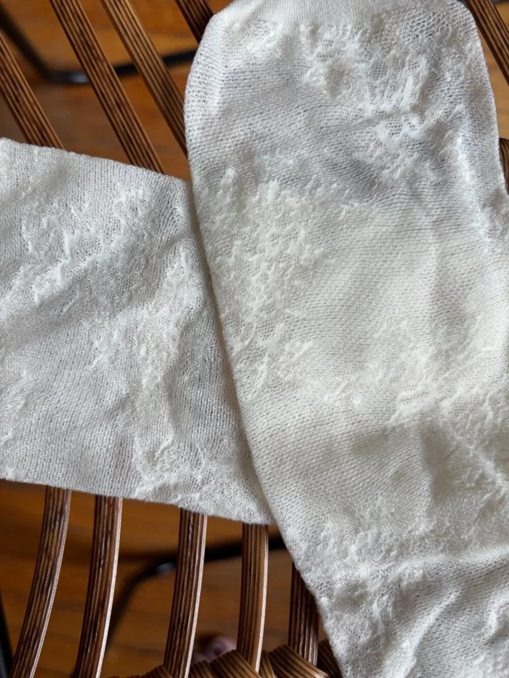 Delicate lace short socks